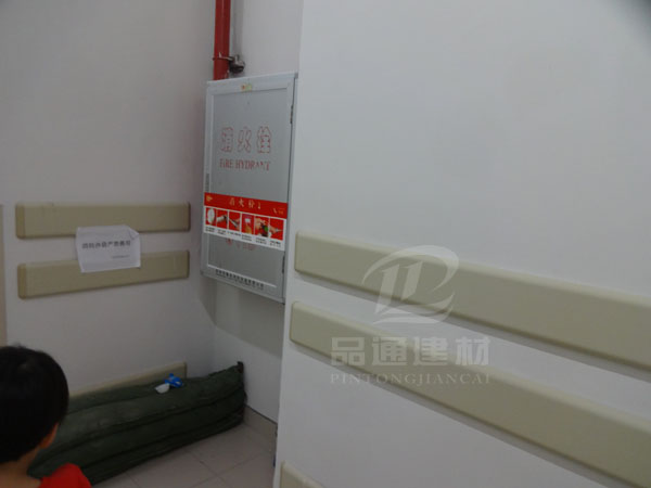 【?？凇糠雷沧o墻板再次發(fā)往?？诰频?
                                            title=