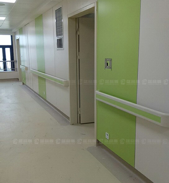【福建】廈門華廈眼科醫(yī)院里的防撞扶手是藍品盾供貨的