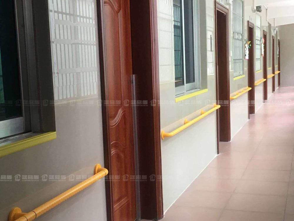【烏魯木齊】尼龍走道扶手到廣州藍(lán)品盾廠家選購，很是方便快捷