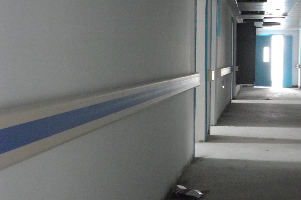 【浙江省】義烏市后宅社區(qū)衛(wèi)生服務(wù)中心里走廊扶手選的哪樣的呢？