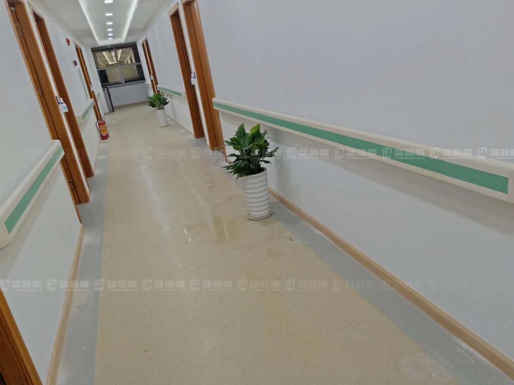 【廣西】南寧市橫縣人民醫(yī)院里的PVC扶手，這個顏色真的漂亮