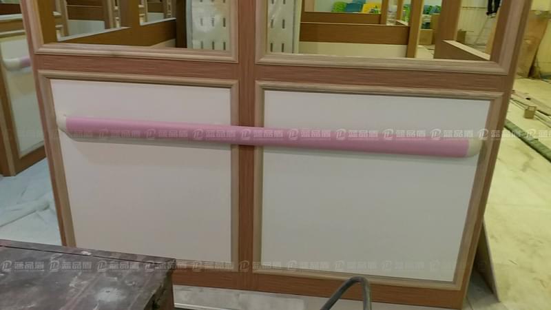 【香港養(yǎng)老院】粉色扶手，更添溫馨！