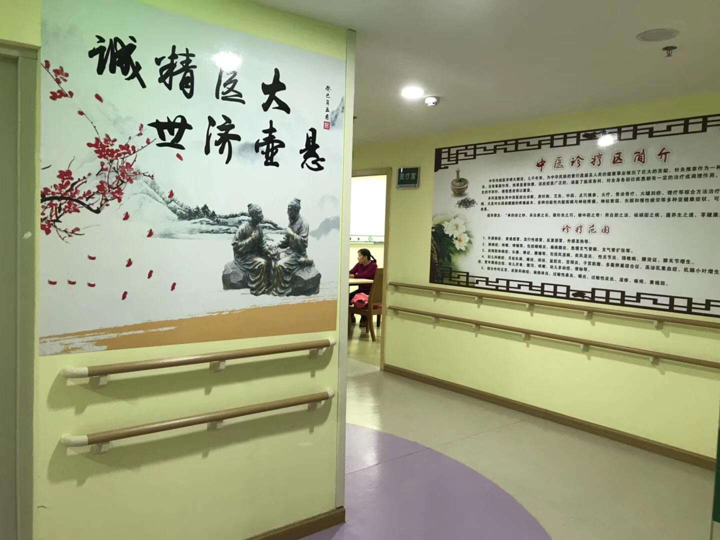 社區(qū)醫(yī)院走廊里的扶手那么漂亮，是哪一款呢？